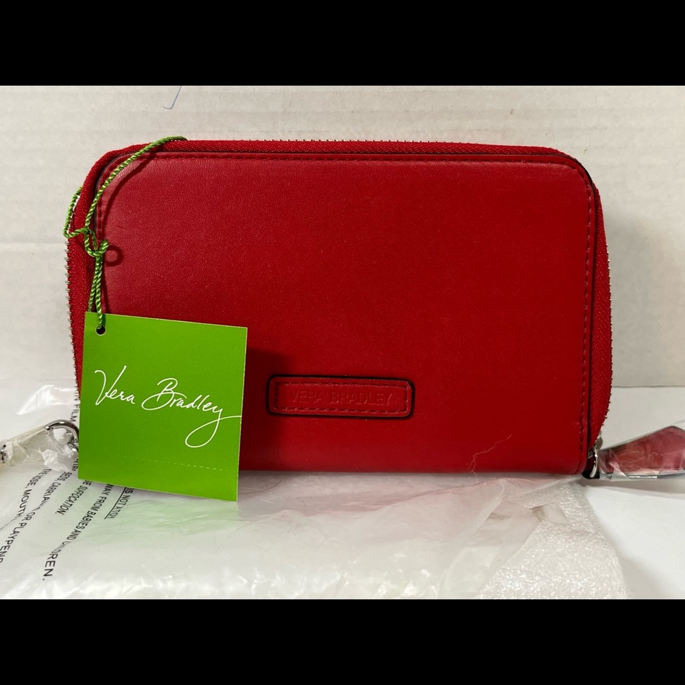 Vera Bradley NWT Faux Leather Zip Around Wristlet